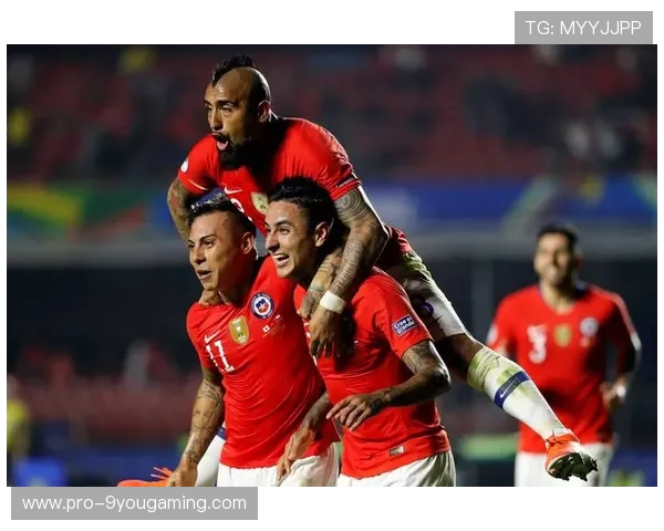 多队争抢同一中场：现代足球转会市场的热点现象